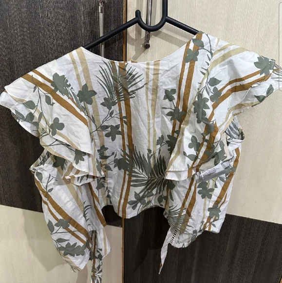 Tie Up White Printed Shrug - Picture 3 of 6